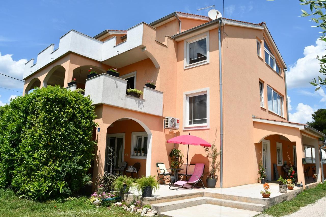 Apartmani Joja Biograd Na Moru Bagian luar foto