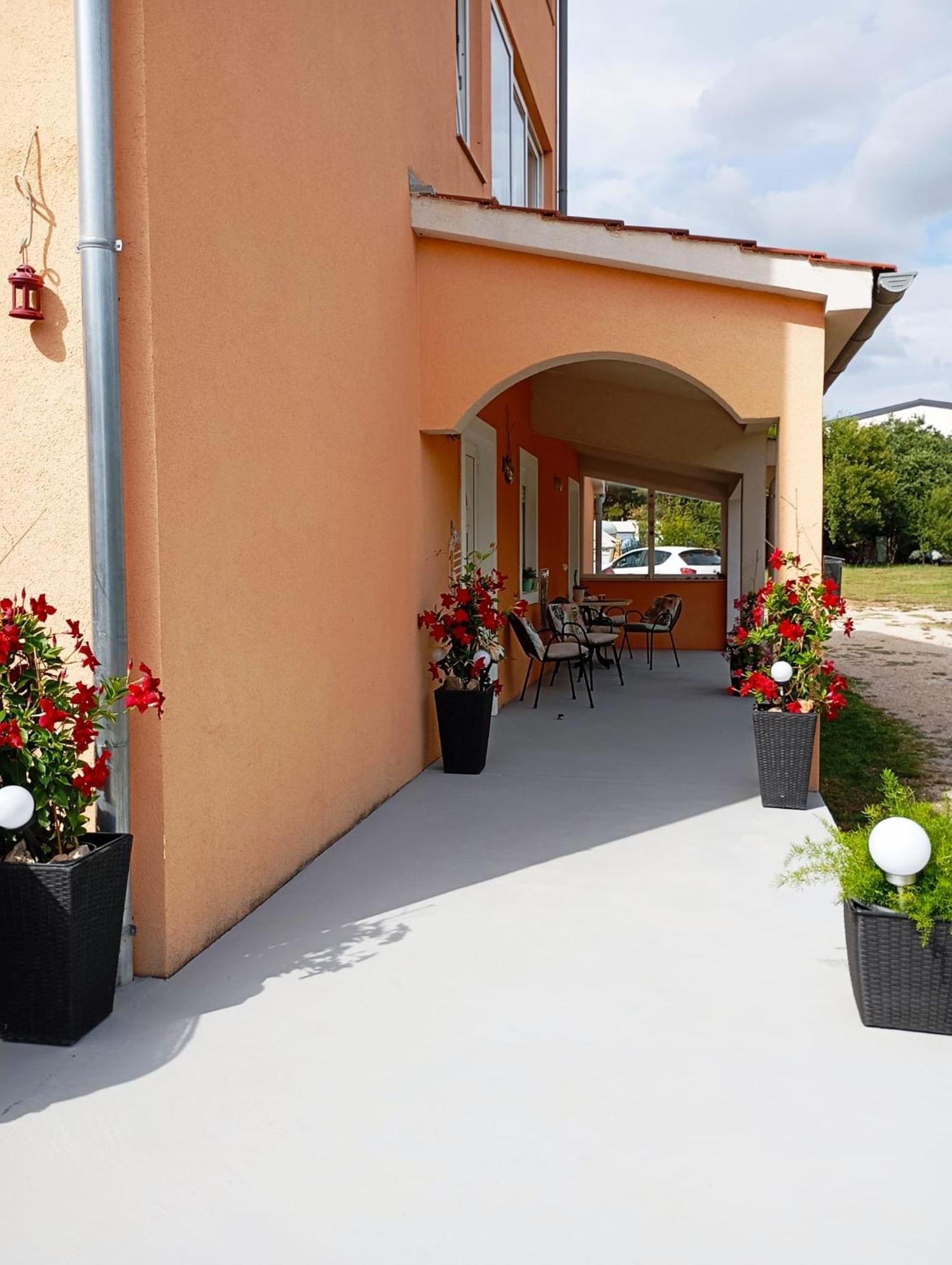 Apartmani Joja Biograd Na Moru Bagian luar foto