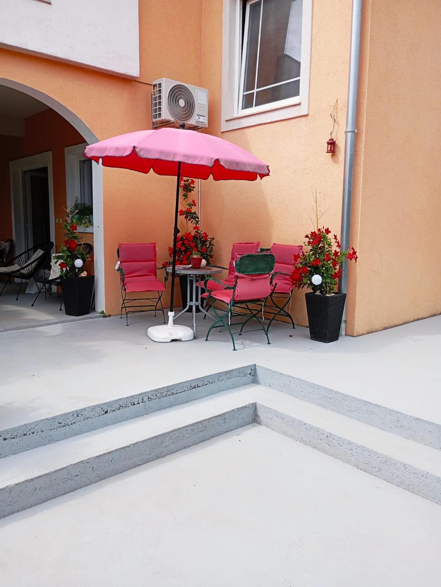 Apartmani Joja Biograd Na Moru Bagian luar foto